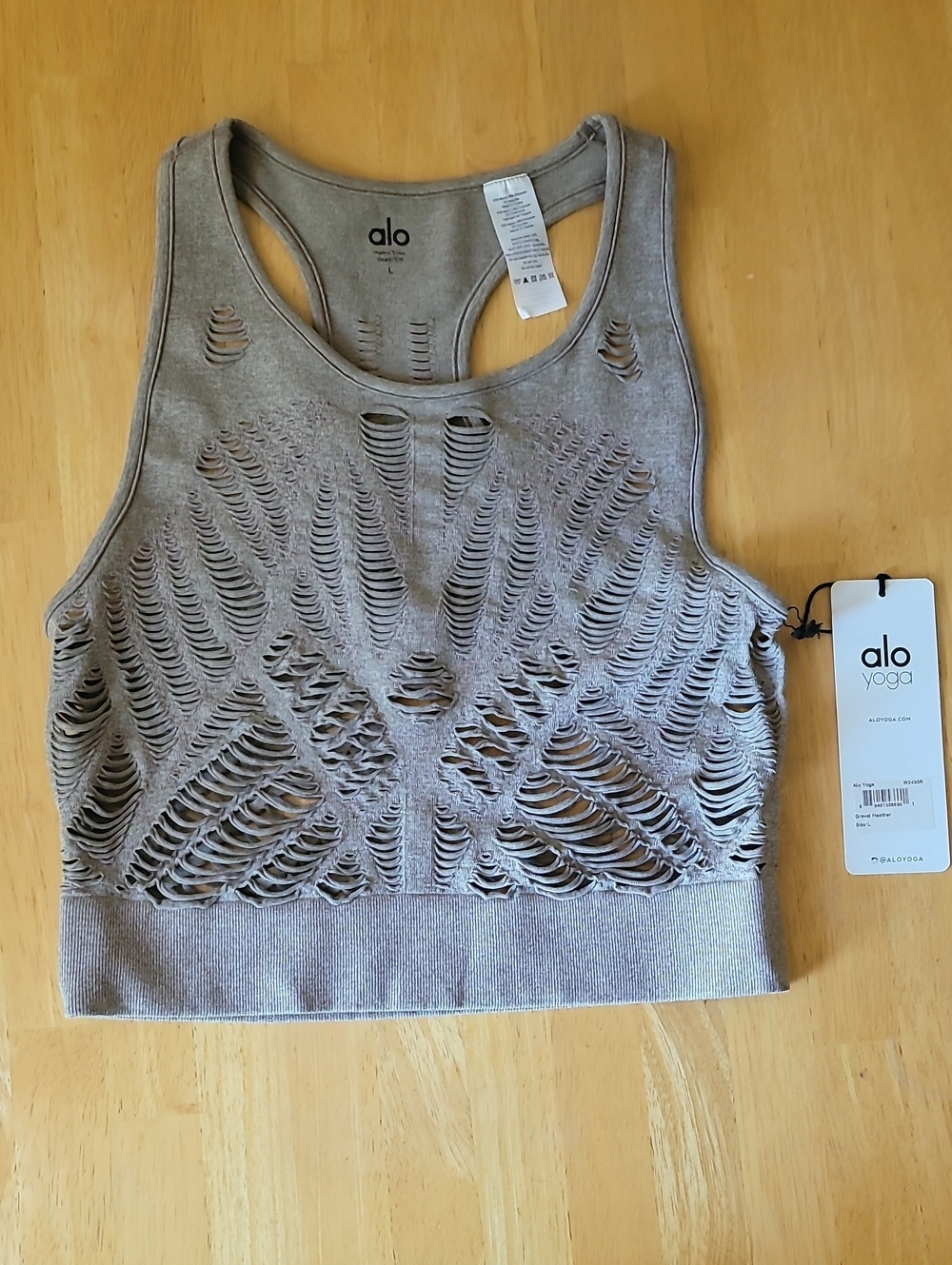 ALO Yoga Vixen Fitted Yoga Crop Tank Top - Picture 3 of 10